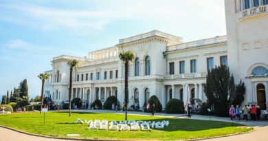 Экскурсии в Ливадийский дворец из Алупки